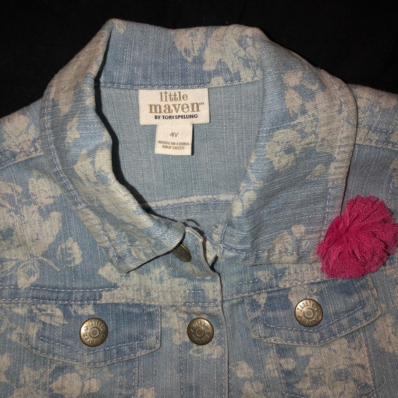 🔴SOLD🔴🌸Denim Vest🌸 - Picture 2 of 3